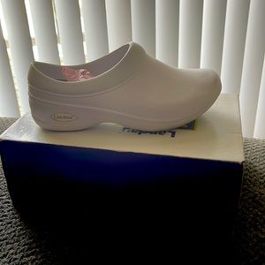 landau nursing clogs